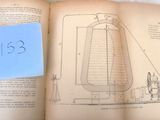 un livre ouvert sur lequel figure le dessin d'une locomotive à vapeur
