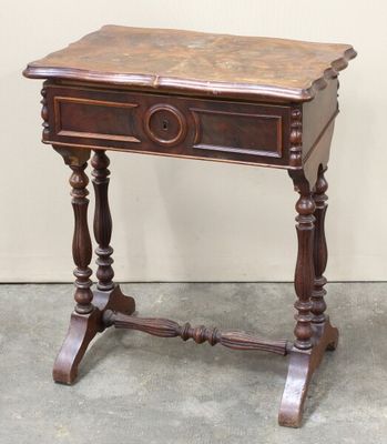 Travailleuse Louis-Philippe en acajou à deux pieds à double …