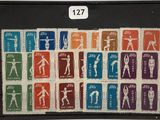 une photo représentant une série de timbres accrochés au mur