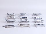 broches en forme d'animaux plaquées argent sur fond blanc