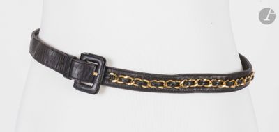 ceinture en cuir noir avec chaîne et boucle dorées sur un mannequin, mannequin, mannequin, mannequin, mannequin, mannequin, mannequin, mannequin, mannequin, mannequin, mannequin, mannequin, mannequin, mannequin, mannequin, mannequin, mannequin, mannequin, mannequin, mannequin, mannequin, mannequin, mannequin, mannequin, mannequin, mannequin, mannequin, mannequin, mannequin, mannequin, mannequin, mannequin, mannequin, mannequin, mannequin, mannequin, mannequin, mannequin, mannequin, mannequin, mannequin, mannequin, mannequin, mannequin