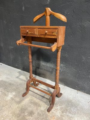 Valet de nuit hauteur 125cm largeur 56cm