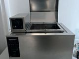 une photo d'une friteuse professionnelle posée sur un plan de travail
