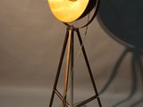 an image of a lamp that is on a tripod stand
