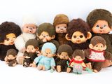 tout un tas de peluches assises les unes à côté des autres