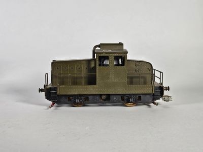 Echelle 0, tracteur diesel, alimentation par rail latéral pi…