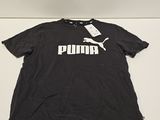 un t-shirt noir sur lequel est inscrit le mot « Puma »