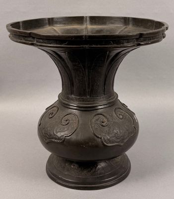 a black vase that is sitting on a table