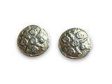 paire de boutons anciens en métal argenté ornés d'un motif de dragon