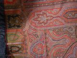 a close up picture of a paisley pattern on a blanket