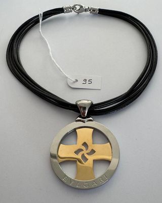Collier cuir, multi-brin et acier signé - BVLGARI - Soutenan…