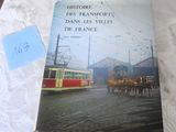 une photo d'un livre sur laquelle figure une image d'une calèche