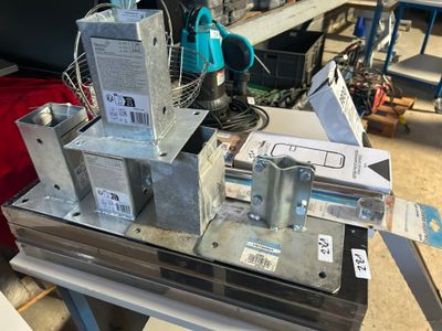 une machine posée sur une table