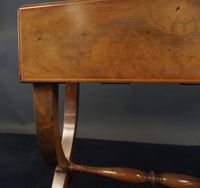 Lot comprenant : une table à volets en acajou et placage d'a… (photo 4)