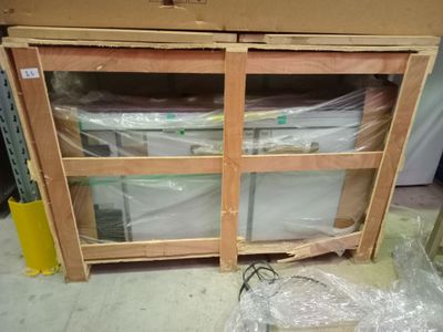 1 tour réfrigéré inox à deux portes avec saladette intégrée,…