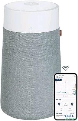une image représentant une enceinte blanche et grise, avec un smartphone à côté