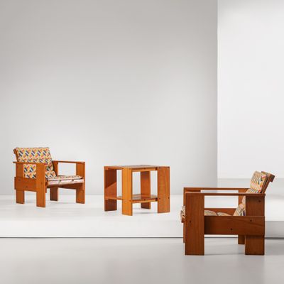 two chairs and a table in a room with a white wall