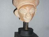 an image of a statue of a man with a hat on it ' s head