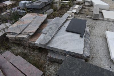 many different types of granites on the ground