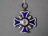 une image représentant une croix sur laquelle figure Jésus