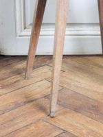 PAIRE DE TABOURETS en chêne mouluré et sculpté à piétement q… (photo 4)