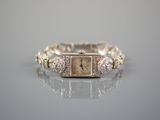 une photo d'une montre pour femme sertie de diamants