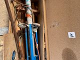 une boîte contenant un tas d'outils