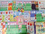 beaucoup de livres pour enfants sur la table