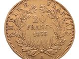 gros plan d'une pièce de monnaie sur fond blanc