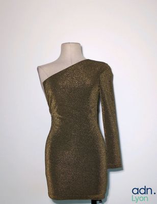 gros plan d'une robe sur un mannequin mannequin mannequin mannequin mannequin mannequin mannequin mannequin mannequin