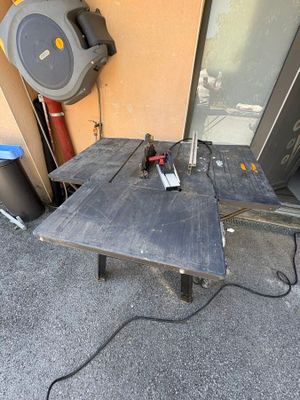 an image of a table with a saw on top of it