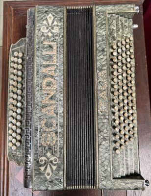 Accordéon SCANDALLI à Castefidardo. Chromatique, 3 rangs, 80…