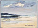 une peinture à l'huile représentant une scène de plage sous un ciel nuageux