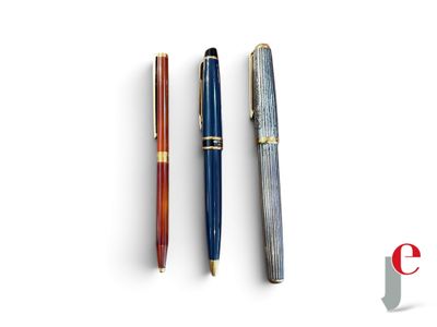 deux stylos et un stylo à bille posés côte à côte sur une surface blanche