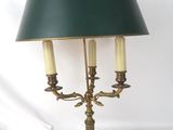 lampe de table en laiton avec abat-jour vert et pied en laiton