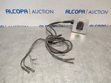 une photo d'un appareil électrique posé sur une table, devant un panneau indiquant « alcopa auction »