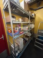 (A l'étage) 7 étagères alimentaires, 7 vestiaires et stock d… (photo 4)