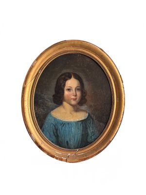 portrait d'une jeune fille en robe bleue, dans un cadre doré