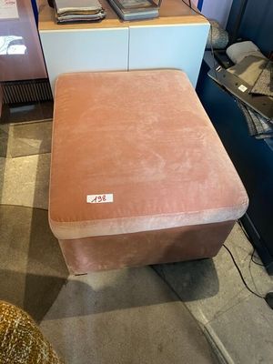 1 POUF COFFRE rose. 80x60x46 cm (modèle d'exposition)