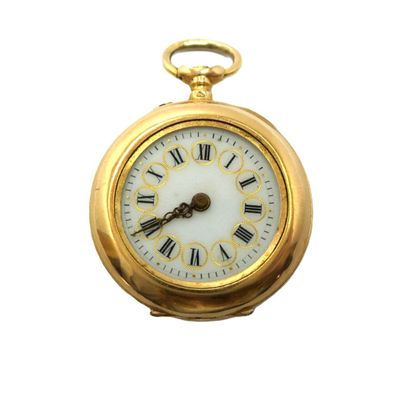 une montre de poche en or avec des chiffres romains sur le cadran