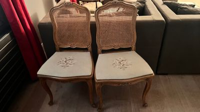 Paire de chaises cannées style Louis XV, quelques accidents …