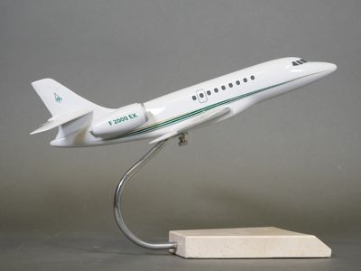 FALCON 2000 EX Dassault Aviation. Maquette en résine aux cou…