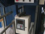 a picture of a machine that is sitting in a room
