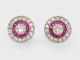 une paire de boucles d'oreilles en rubis et diamants