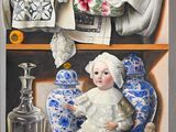 un tableau représentant une poupée assise sur une étagère à côté d'un ours en peluche