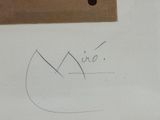 a drawing of a cat that is on a piece of paper