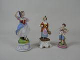 trois figurines empilées les unes sur les autres