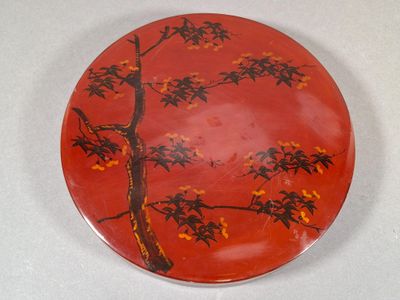 JAPON. Boite ronde en laque à décor de branches feuillagées … - Photo 1