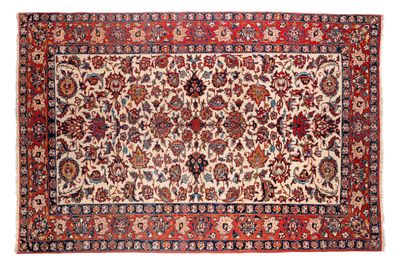 un tapis persan antique sur fond blanc