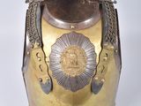 un vase en argent et en or orné d'une étoile en or